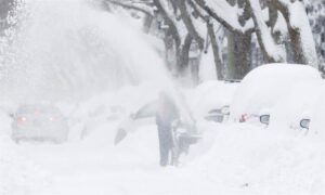 Najmanje četvoro ljudi poginulo: Snažne snježne oluje prave haos