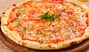 Ova picerija šokira ponudom: Prodaje picu sa zmijskim mesom