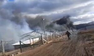 Buktinja blizu nafte i agregata: Buknuo veliki požar u migrantskom kampu