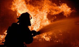 Ljudi evakuisani zbog vrućine: Zapalila se tri vagona nakon sudara voza i kamiona