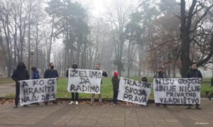 Traže gradske linije: Prevoznici protestovali u parku Mladen Stojanović
