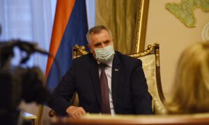 “Prioritet borba protiv pandemije i ekonomija”: Višković čestitao novogodišnje praznike