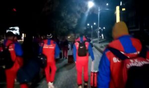 Uz velike mjere obezbjeđenja rukometaši Borca stigli u Peć  VIDEO