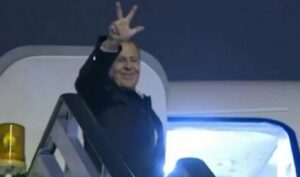 Pozdrav Srbiji: Lavrov pokazao tri prsta na kraju posjete