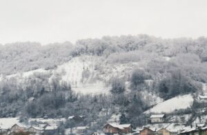 Padavine ne prestaju: Sutra oblačno sa snijegom, na jugu kiša