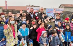 Novi gradonačelnik Banjaluke mališanima dijelio paketiće FOTO