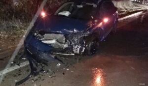 Teška nesreća: Vozilo planulo nakon žestokog sudara VIDEO