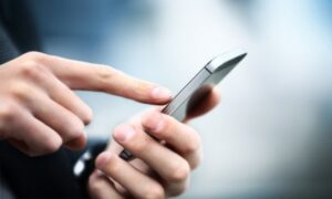 Bolje ne rizikovati: Apple upozorava da držite telefon dalje ako imate pejsmejker