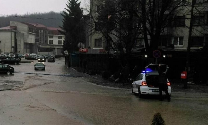 Strava u BiH! Muškarac (51) ubijen u kamp-kućici, specijalci blokirali selo