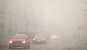 Putevi u BiH nisu bezbjedni! Mokri kolovozi i magla “pozivaju” vozače na opreznu vožnju
