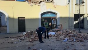 Pomoć za ugrožene: Stiže još 12 kontejnera na područja pogođena zemljotresa