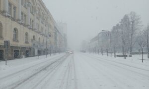 I Banjaluka se “mašala” zabijelila: Stigla “prava zima”, evo kako to izgleda u gradu na Vrbasu FOTO