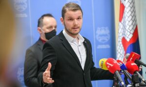 Stanivuković odgovorio Antoniću: Tvrdnje o mobingu radnika su notorna laž