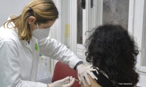 Radi se dobar posao: Po stopi vakcinisanih Srbija treća u Evropi FOTO