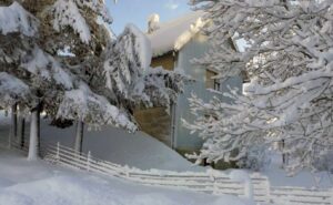 Zimska idila: Na prevoju Čemerno skoro metar snijega FOTO