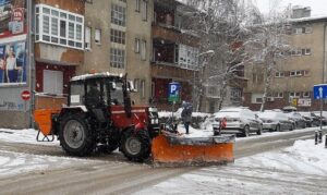 Bijele pahulje “nisu iznenadile”: U Banjaluci pada snijeg, zimske službe u pripravnosti