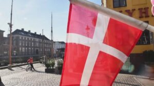 Broj zaraženih u Danskoj stalno raste: U planu ponovno uvođenje kovid pasoša