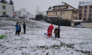 Radost za mališane u Banjaluci: Djed Mraz dijelio poklone FOTO