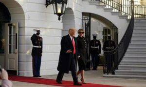 “Melanija i ja volimo američki narod”: Donald Tramp napustio Bijelu kuću VIDEO