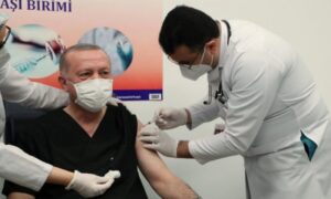 “I ja sam se vakcinisao”: Erdogan primio prvu dozu kineske vakcine protiv korone