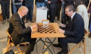 Brzopotezna partija: Duda Ivković pobijedio Vučića u šahu FOTO