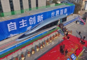 Kineski superbrzi voz „juri“ 620 kilometara na sat