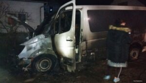 Izgorio kombi u Prijedoru: Policija traga za počiniocem