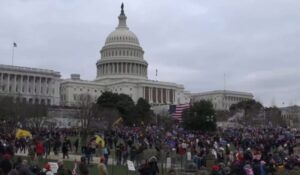 Haos u Vašingtonu: Demonstranti upali u zgradu američkog Kongresa