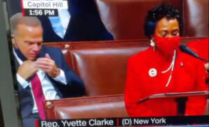 Kongresmen nosi masku, a skida je samo kada kiše VIDEO