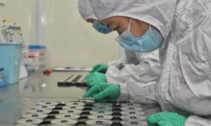 Nastavak imunizacije: Odobrena kineska vakcina protiv kovida za inhalaciju