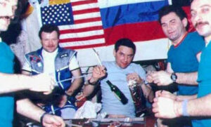 Dali “mašti na volju”: Kosmonauti priznali da su nosili alkohol u svemir, a evo i kako