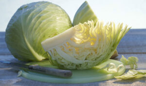 Može da se jede uz bilo šta: Trik za najukusniju kupus salatu – probajte