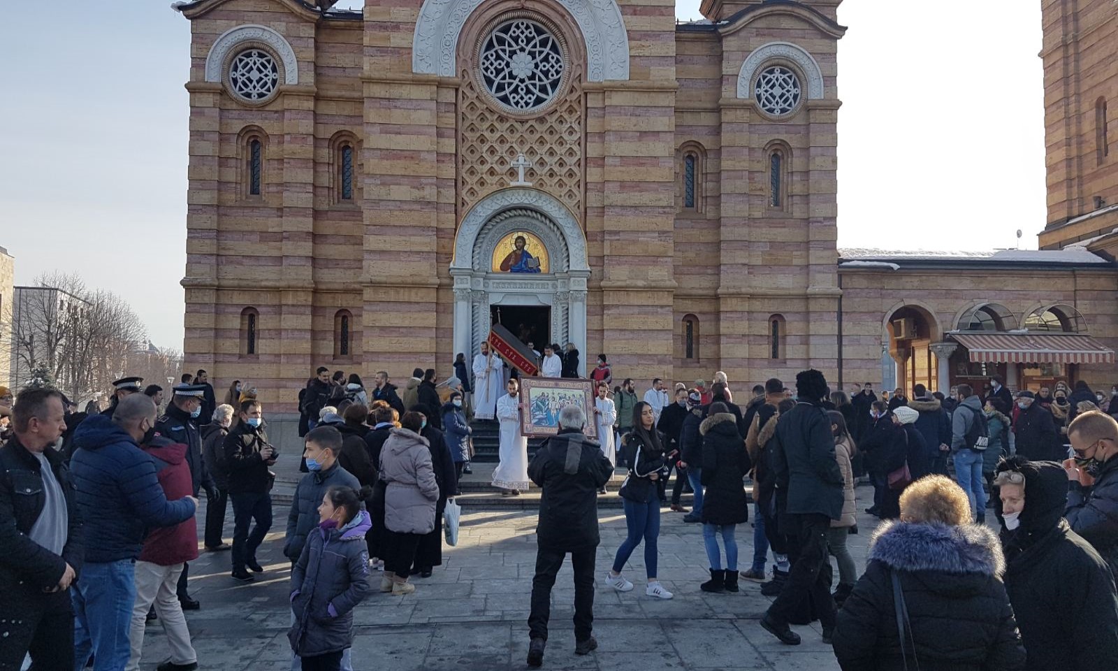 Banjaluka obilježava veliki praznik: Bogojavljenska litija krenula ka Gradskom mostu VIDEO, FOTO