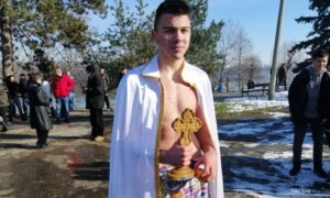 Preplivao 33 metra u Savi: Petnaestogodišnji Luka Opačić vitez Časnog krsta u Brčkom