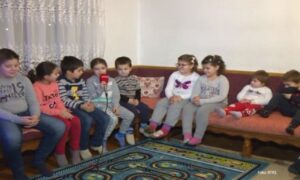 Selo u Srpskoj “krije” divnu priču: U jednoj ulici živi 17 djece, još troje je “na putu”