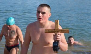 Na Krstovdan napunio 16 godina: Milorad pobjednik plivanja za Časni krst u Loparama