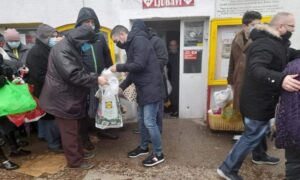 Banjalučani “nisu bili sami”: Podijeljeno više od 700 novogodišnjih obroka