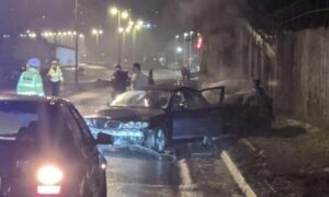 Nesavjesnost uzrok teške nesreće: Trkali se automobilima pa udarili u potporni zid