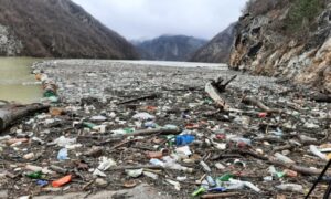 Ekološka katastrofa: Sutra počinje uklanjanje plutajućeg otpada sa Drine