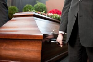 Drama na sahrani: Nosili ženu u kovčegu, pa čuli da kuca iz njega VIDEO