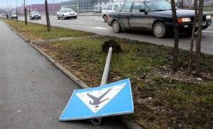 Uništeno ili oštećeno više od 200 znakova: Saobraćajna signalizacija u Banjaluci na meti vandala