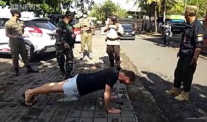Neobična kazna: Stranci na Baliju moraju da rade sklekove ako ih uhvate bez maske VIDEO