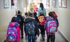 Đaci se vraćaju u školske klupe: Od ponedjeljka u Srbiji svi redovno u školu