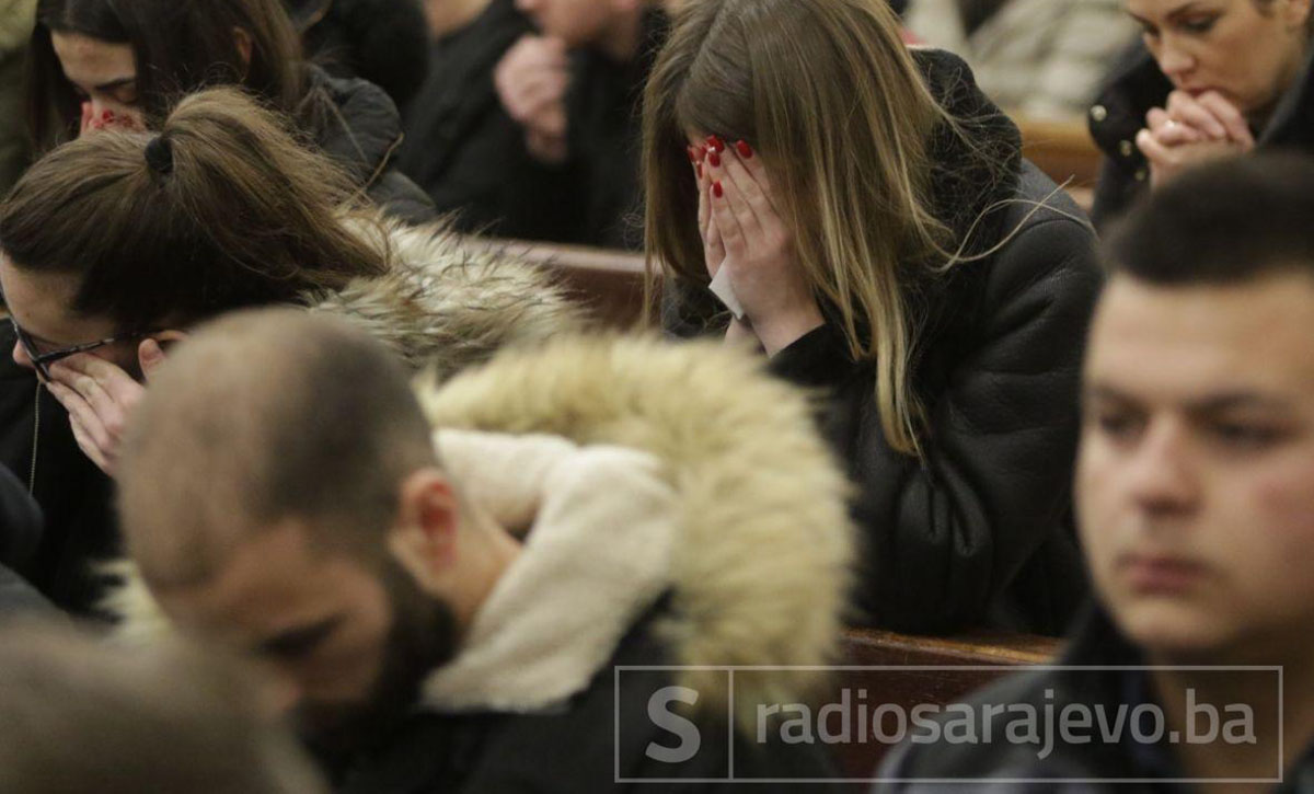 Srce se steže! Razrednica se dirljivim riječima oprostila od mladih koji su preminuli FOTO