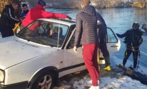 Na sreću prošli bez povreda: Automobilom sletjeli u hladnu Plivu FOTO