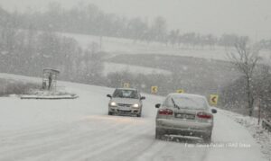 Vozači, smanjite gas! Nove snježne padavine usporile i otežale saobraćaj u Srpskoj