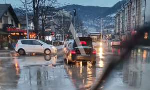 Direktan sudar dva automobila: Saobraćajka u banjalučkom naselju Starčevica