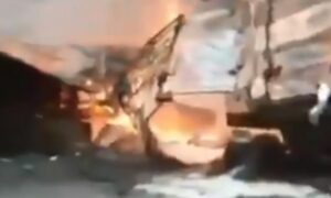 Uznemirujući video! Stravičan sudar kamiona i autobusa, više od 50 mrtvih