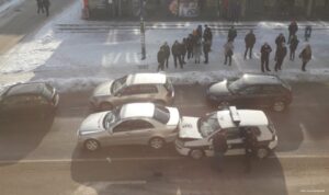 Nesvakidašnje: Policajac se službenim autom zabio u “mercedes” FOTO