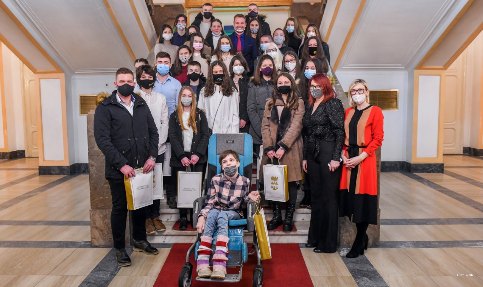 Svetosavske nagrade: Grad nagradio najbolje učenike banjalučkih škola FOTO
